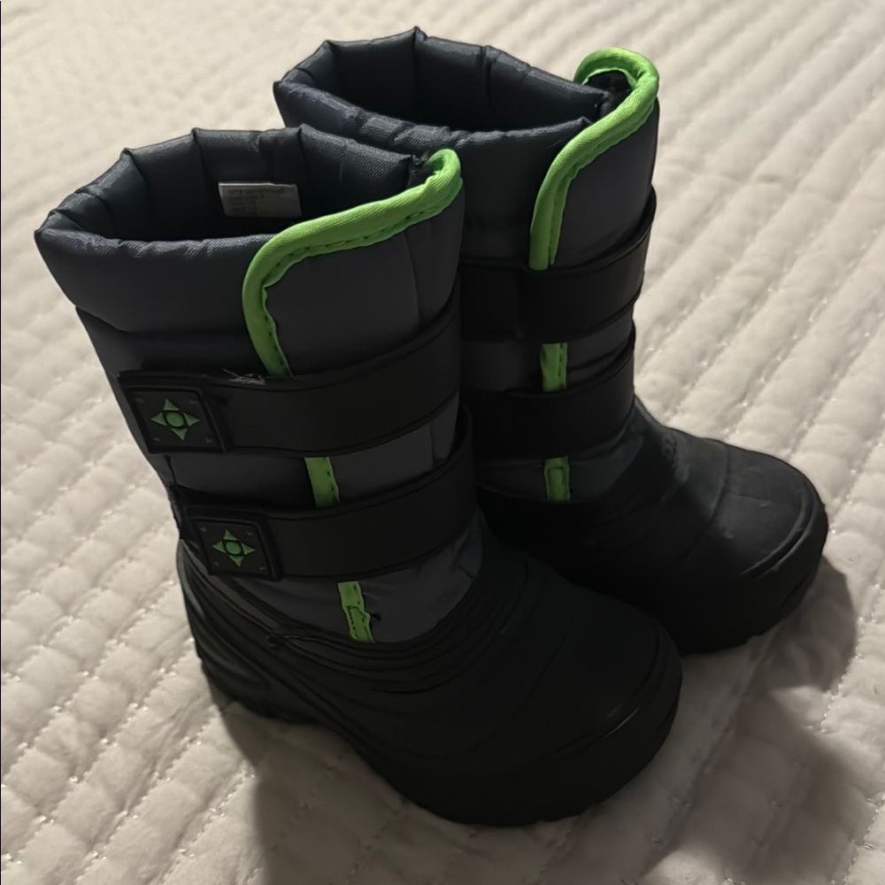 Kids Winter Boots - Black and Green